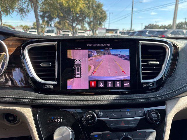 Used 2022 Chrysler Pacifica Limited w/ Uconnect Theater Family Group FWD image 24