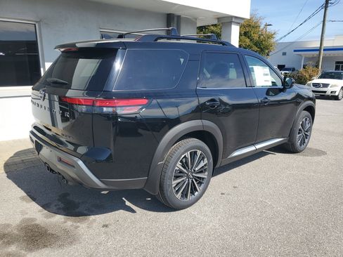 New 2026 Nissan Pathfinder Platinum image 3