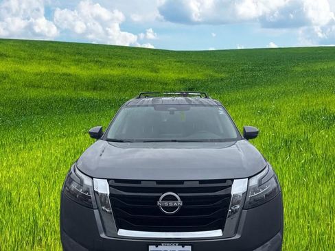 Used 2024 Nissan Pathfinder SV image 12