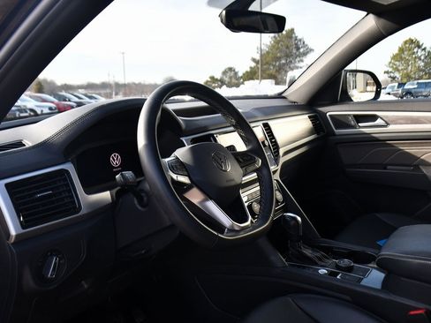 Used 2022 Volkswagen Atlas Cross Sport SE image 11