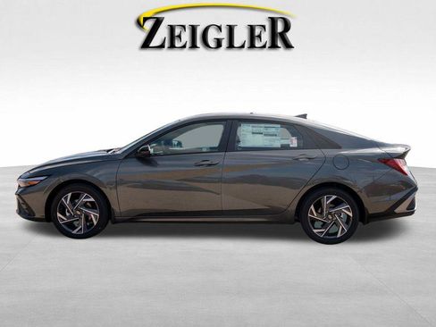 New 2025 Hyundai Elantra SEL image 4