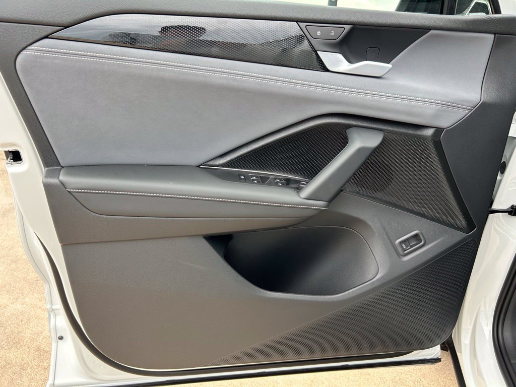 New 2026 Volkswagen Tiguan SE R-Line FWD image 19