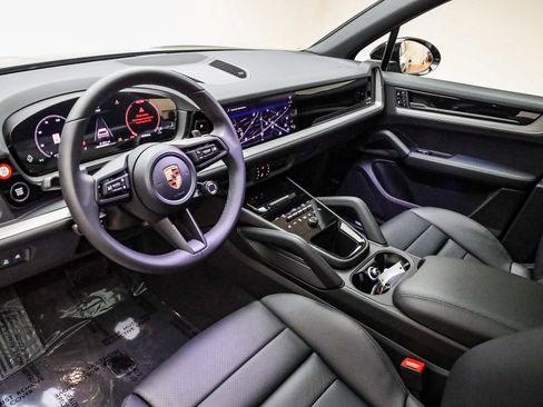 Certified 2026 Porsche Cayenne image 4
