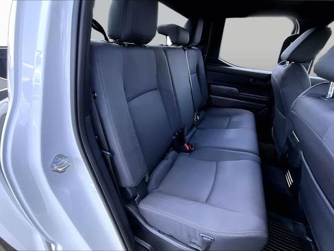 Used 2025 Toyota Tacoma SR5 AWD/4WD image 19