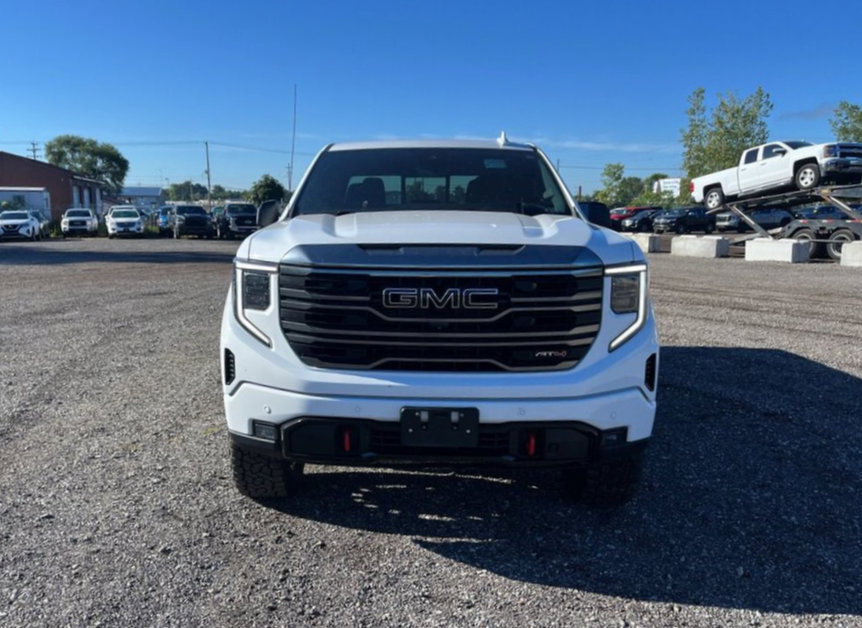 Used 2023 GMC Sierra 1500 AT4 w/ Technology Package AWD/4WD image 4