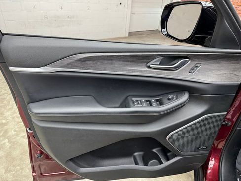 Used 2022 Jeep Grand Cherokee Limited 4xe image 10