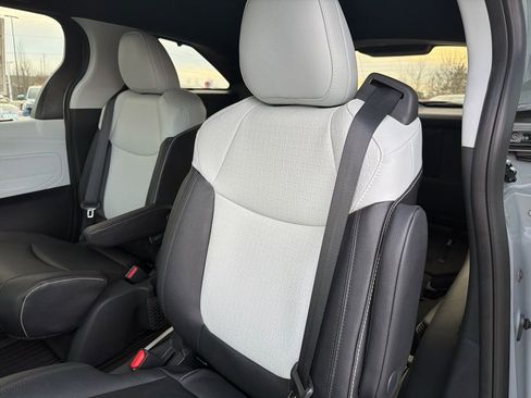New 2026 Toyota Sienna XSE image 8