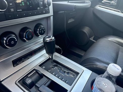Used 2010 Jeep Liberty Limited AWD/4WD image 13