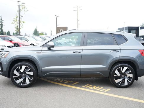 Used 2024 Volkswagen Taos SEL image 10