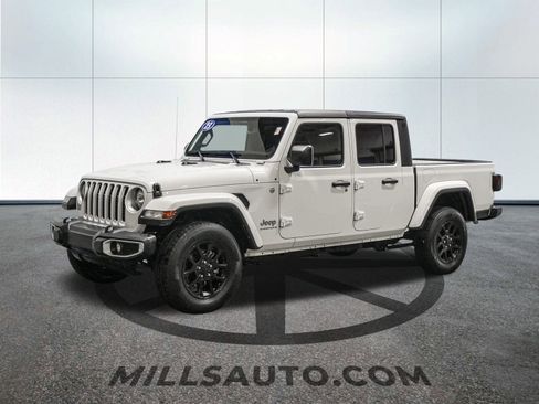 Used 2023 Jeep Gladiator Overland image 2
