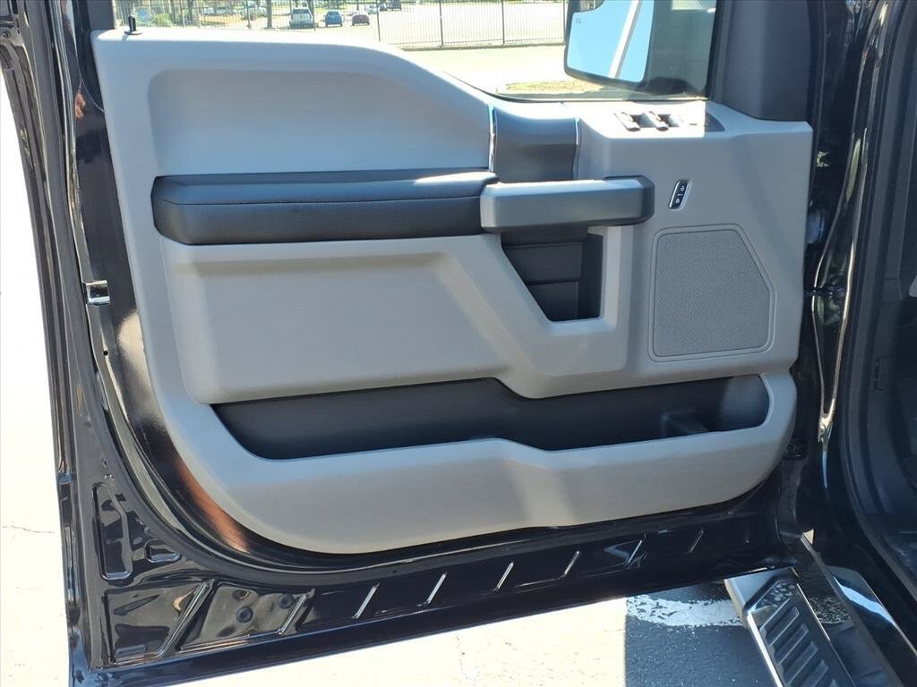 Used 2018 Ford F150 XLT w/ Equipment Group 302A Luxury AWD/4WD image 18