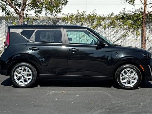 Used 2023 Kia Soul LX w/ Option Group 015 image 3