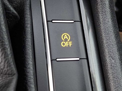 Used 2019 Volkswagen Tiguan SEL Premium image 24