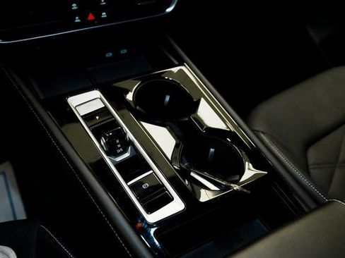 Used 2024 Volkswagen Atlas SE image 18