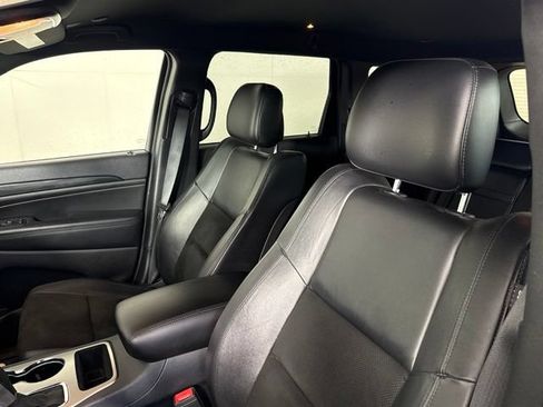Used 2019 Jeep Grand Cherokee Laredo w/ Laredo X Package RWD image 6