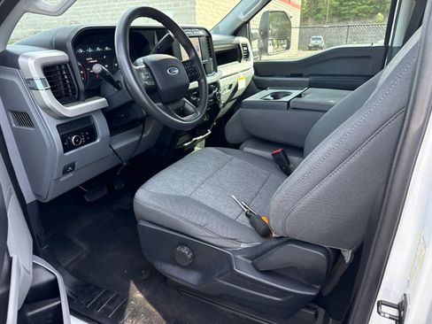 Used 2023 Ford F250 XL w/ STX Appearance Package AWD/4WD image 8