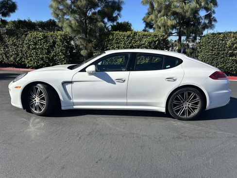 Used 2016 Porsche Panamera 4 image 3