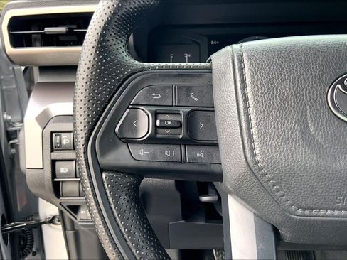Certified 2025 Toyota Tacoma SR5 AWD/4WD image 23