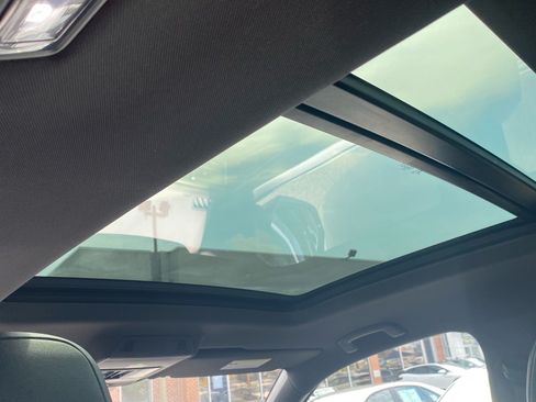 Certified 2024 Volkswagen Atlas Cross Sport SE w/ Panoramic Sunroof Package AWD/4WD image 18