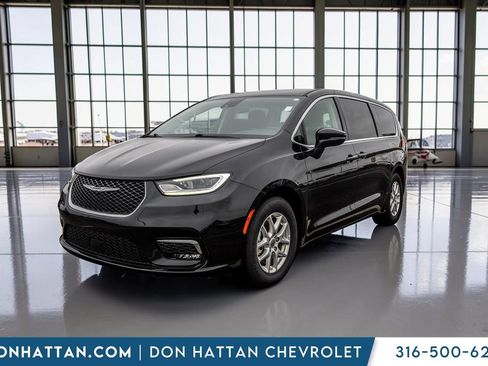 Used 2023 Chrysler Pacifica Touring-L FWD image 28