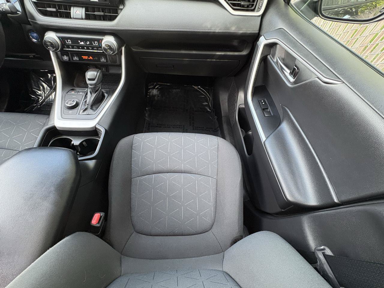 Used 2021 Toyota RAV4 XLE w/ Convenience Package AWD/4WD image 19