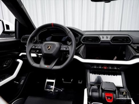 Used 2026 Lamborghini Urus SE AWD/4WD image 36