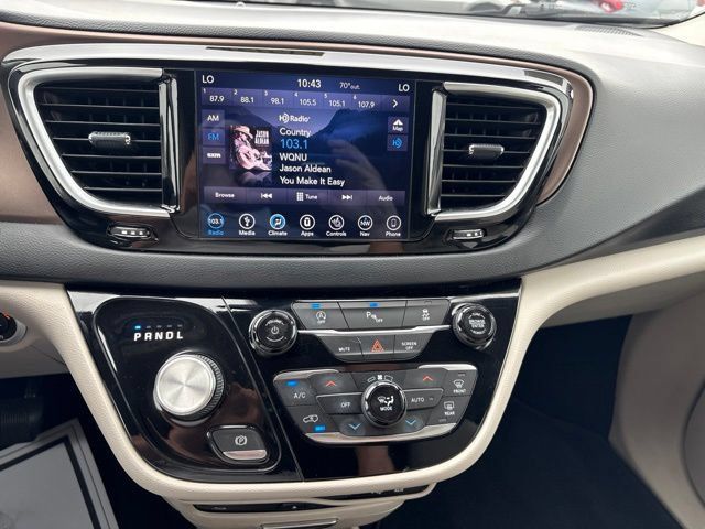 Used 2019 Chrysler Pacifica Touring-L Plus w/ Tire & Wheel Group FWD image 12