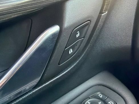 Used 2023 GMC Terrain SLE w/ Driver Convenience Package AWD/4WD image 15