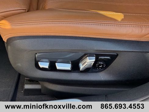 Used 2022 BMW 740i w/ Premium Package image 11