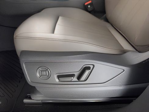 New 2025 Audi Q5 Premium image 16