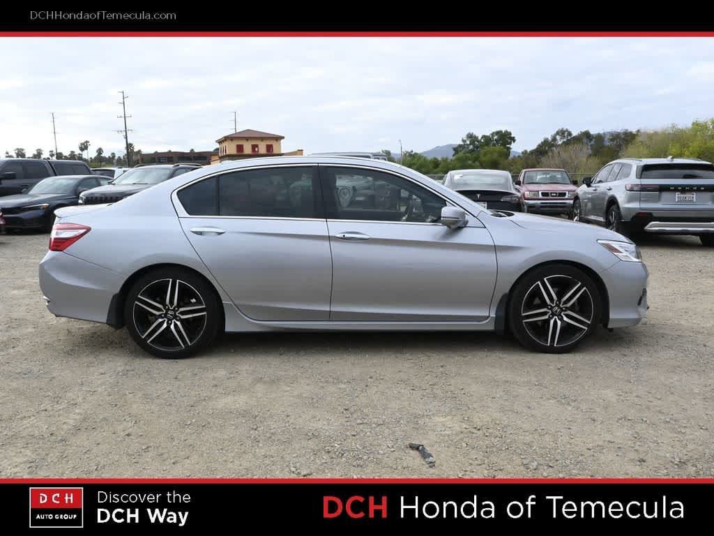 Used 2017 Honda Accord Touring image 5