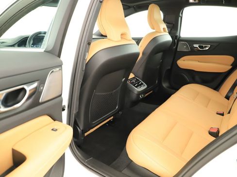 Used 2020 Volvo S60 T6 Inscription image 32