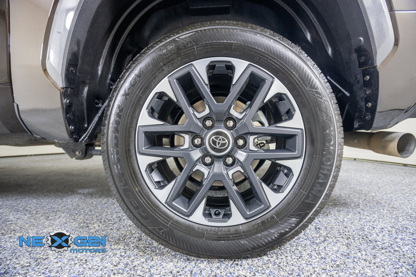 Used 2024 Toyota Tundra Limited AWD/4WD image 49