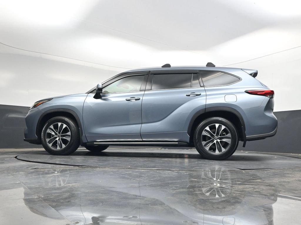 Used 2022 Toyota Highlander XLE FWD image 35