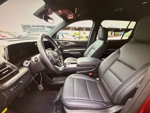 Used 2024 Chevrolet Traverse LT w/ Midnight/Sport Edition FWD image 13