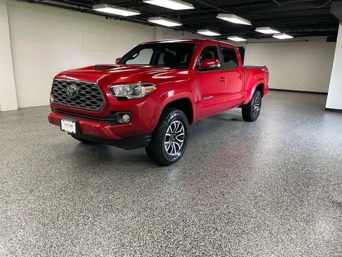 Used 2020 Toyota Tacoma TRD Sport w/ Technology Package AWD/4WD image 8