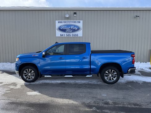 Used 2024 Chevrolet Silverado 1500 LT image 1