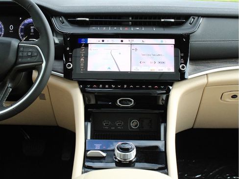New 2026 Jeep Grand Cherokee Limited w/ Luxury Tech Group II AWD/4WD image 21