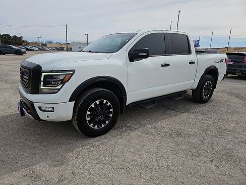 Used 2020 Nissan Titan PRO-4X w/ Pro-4x Convenience Package image 2