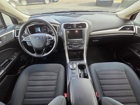 Used 2019 Ford Fusion SE FWD image 18