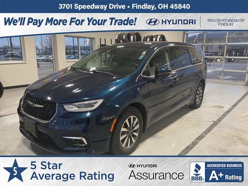 Used 2023 Chrysler Pacifica Touring-L w/ Uconnect Theater Family Group image 1