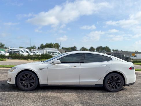 Used 2015 Tesla Model S 70 RWD image 4
