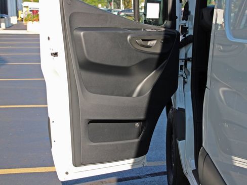 Used 2025 Mercedes-Benz Sprinter 2500 image 8