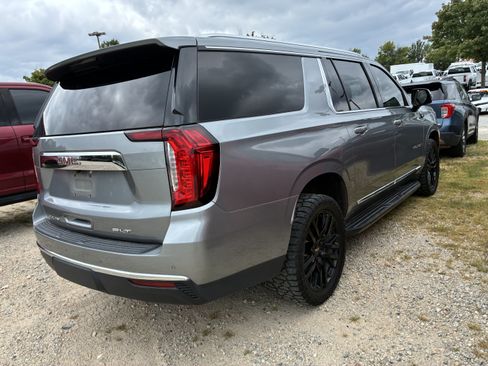 Used 2023 GMC Yukon XL SLT w/ SLT Premium Package AWD/4WD image 8