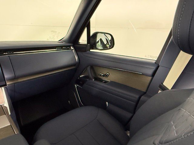 Certified 2025 Land Rover Range Rover SV AWD/4WD image 18