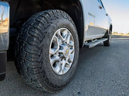 Used 2023 Chevrolet Silverado 2500 LT w/ Convenience Package AWD/4WD image 8