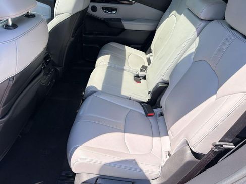 Used 2023 Honda Pilot Touring image 14