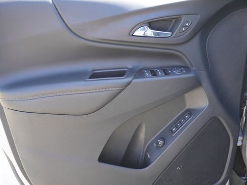 Used 2020 Chevrolet Equinox Premier w/ Premier Redline Edition FWD image 17