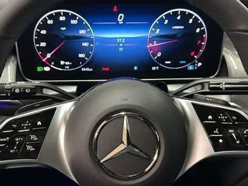Used 2025 Mercedes-Benz GLC 300 4MATIC image 19