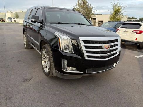 Used 2015 Cadillac Escalade Premium AWD/4WD image 4